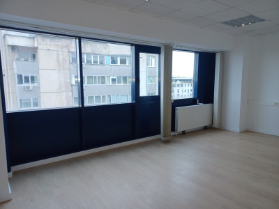 Spatiu birou central, versatil 