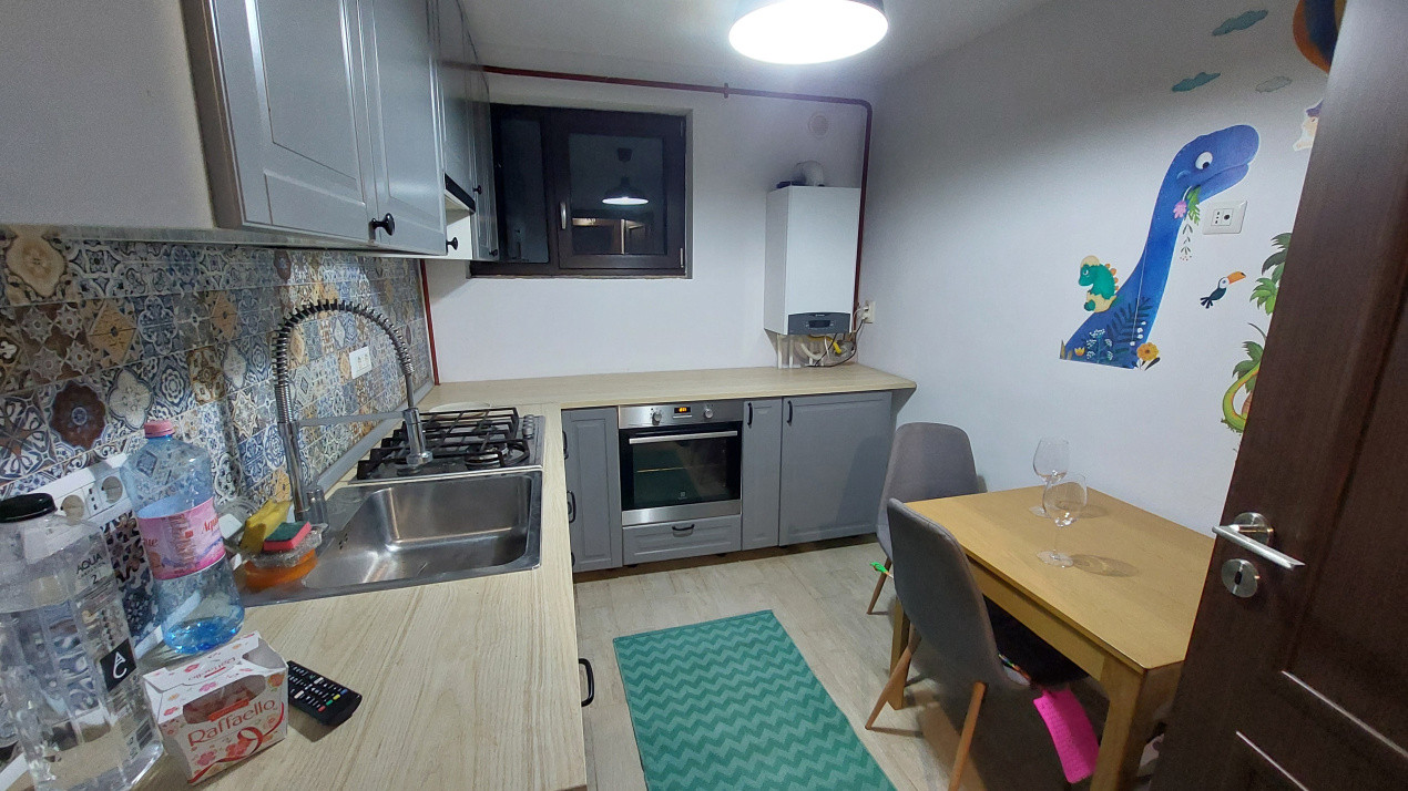 Apartament 3 camere semidecomandat, parter, Rovine ,zona Pizza Ibiza