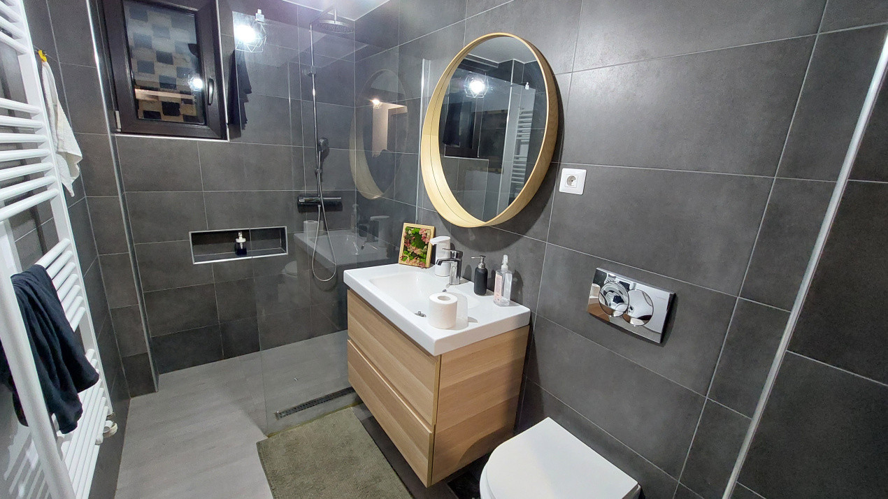 Apartament 3 camere semidecomandat, parter, Rovine ,zona Pizza Ibiza