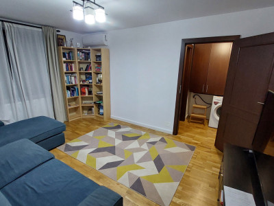 Apartament 3 camere semidecomandat, parter, Rovine ,zona Pizza Ibiza