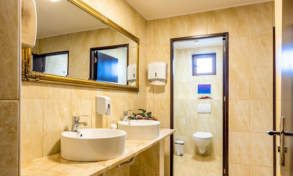 Proprietate mixta Spatiu comercial +rezidential Predeal, Brasov