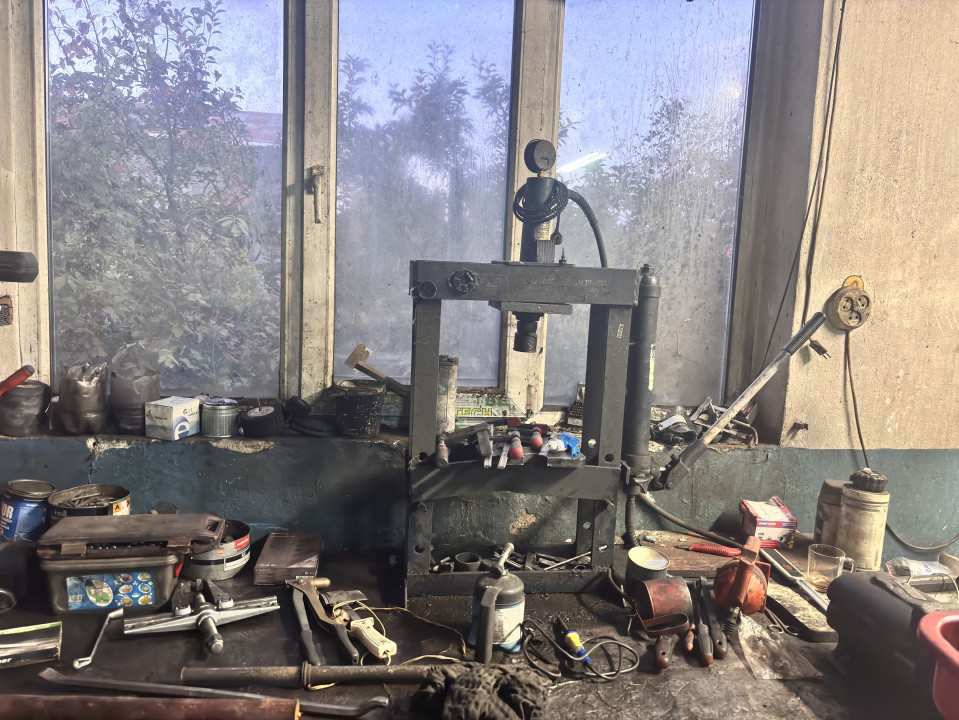 AFACERE LA CHEIE -  SERVICE AUTO 