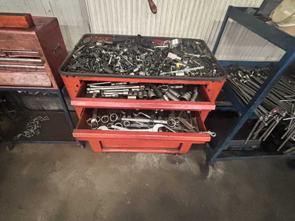 AFACERE LA CHEIE -  SERVICE AUTO 