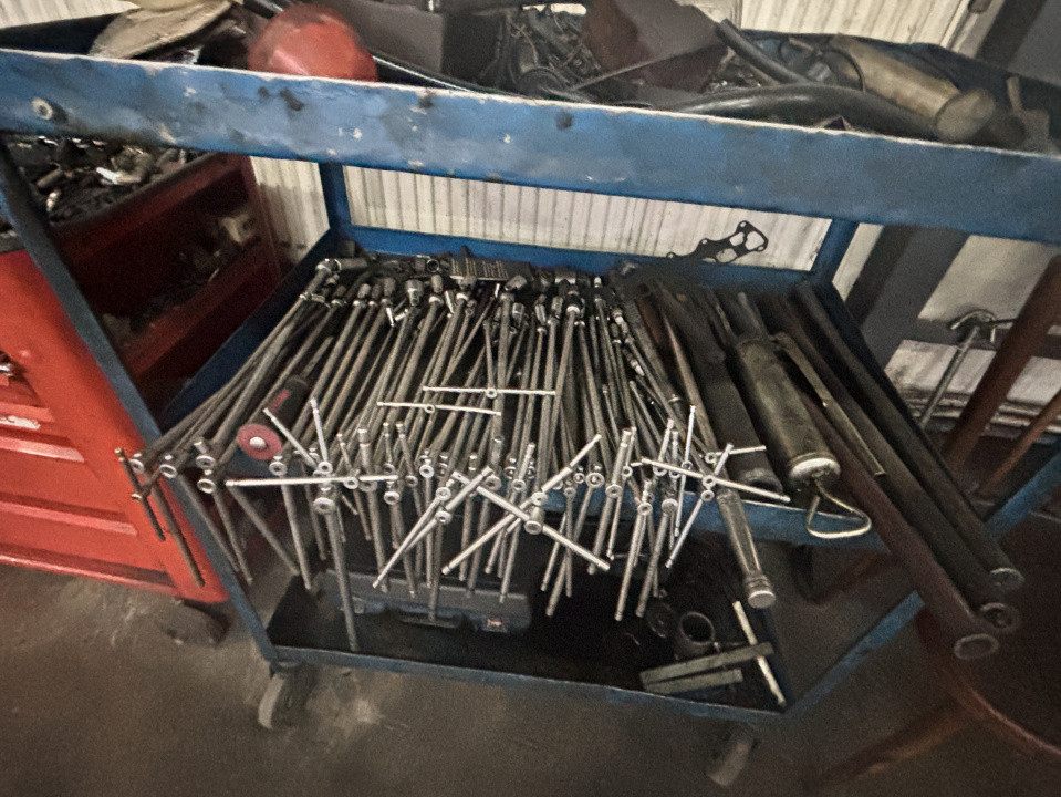 AFACERE LA CHEIE -  SERVICE AUTO 