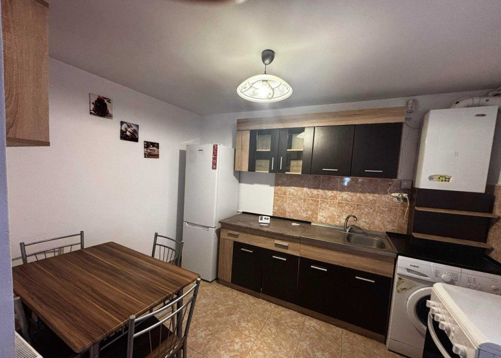 Apartament 2 camere la casă – Centrul Civic, zonă liniștită