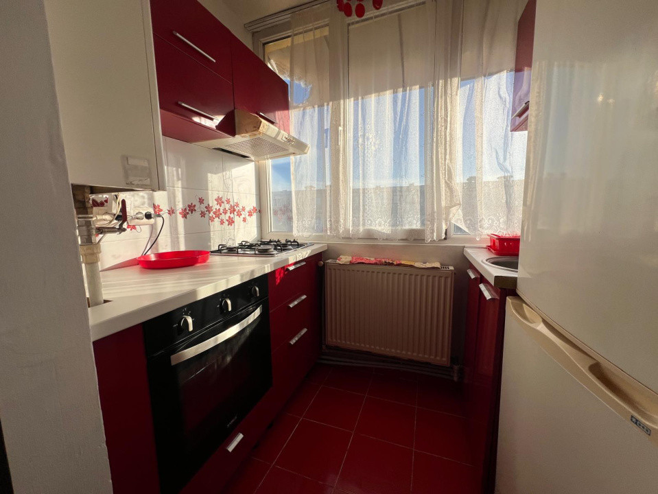 Apartament 3 camere, semidecomandat, 55.65 mp, Sarari