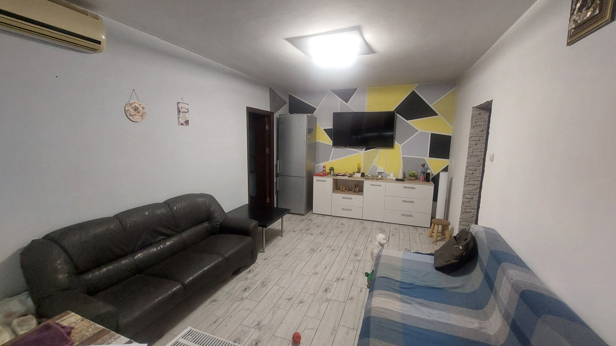 Apartament trei camere semidecomandat, Rovine zona Dezrobirii