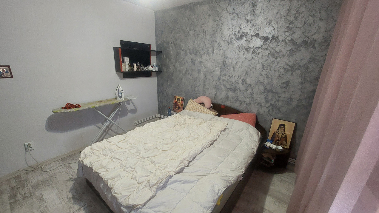 Apartament trei camere semidecomandat, Rovine zona Dezrobirii