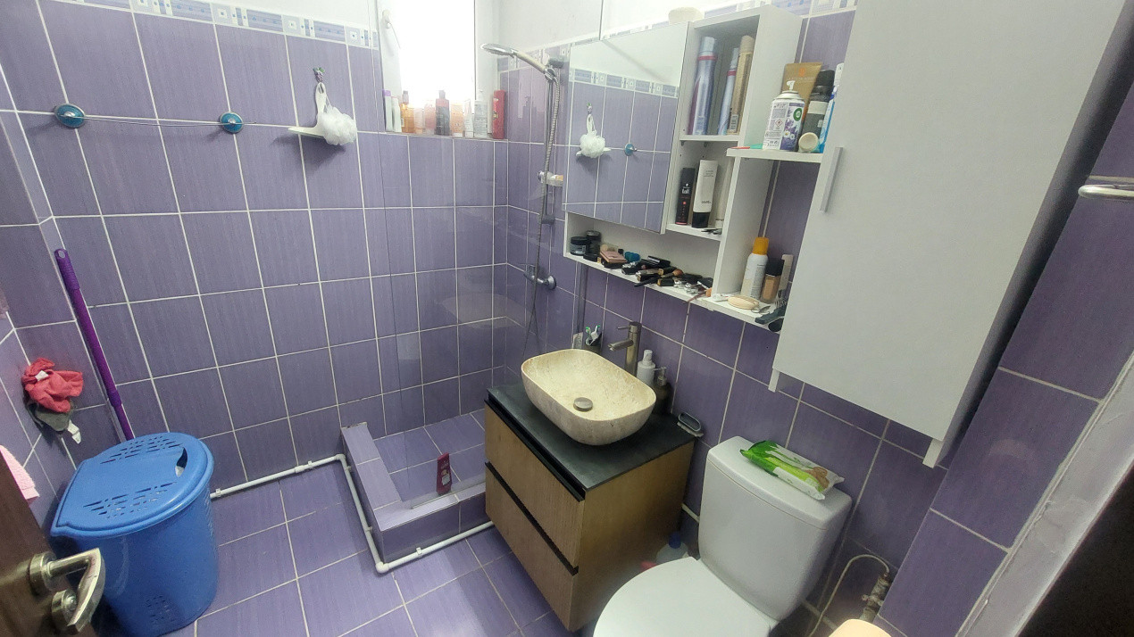 Apartament trei camere semidecomandat, Rovine zona Dezrobirii