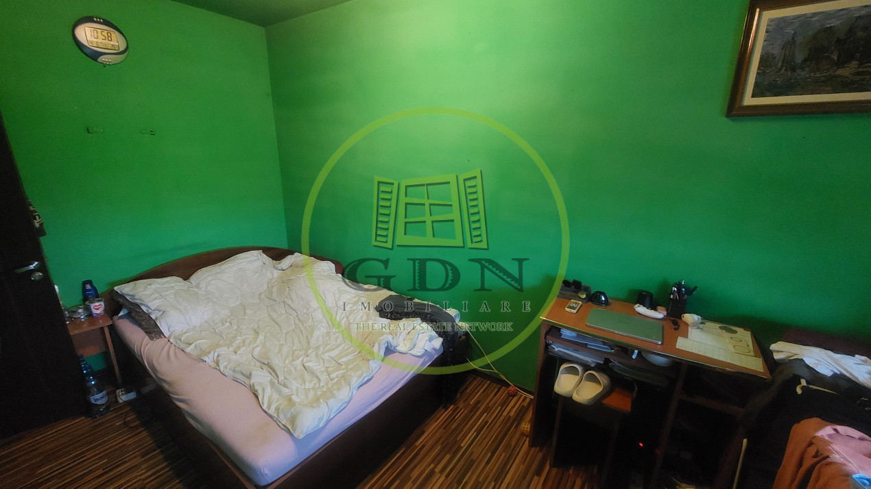 Apartament trei camere semidecomandat, Rovine zona Dezrobirii