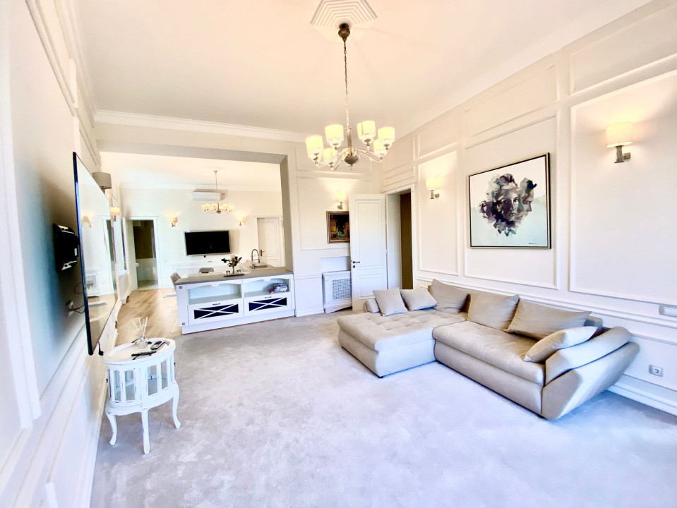 Apartament 2 camere ultracentral, mobilat, utilat, cu vedere spre malul Crișului