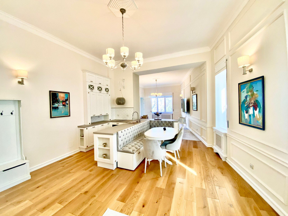 Apartament 2 camere ultracentral, mobilat, utilat, cu vedere spre malul Crișului