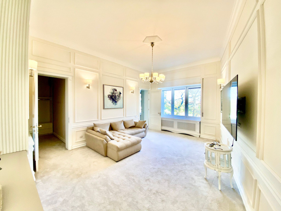 Apartament 2 camere ultracentral, mobilat, utilat, cu vedere spre malul Crișului