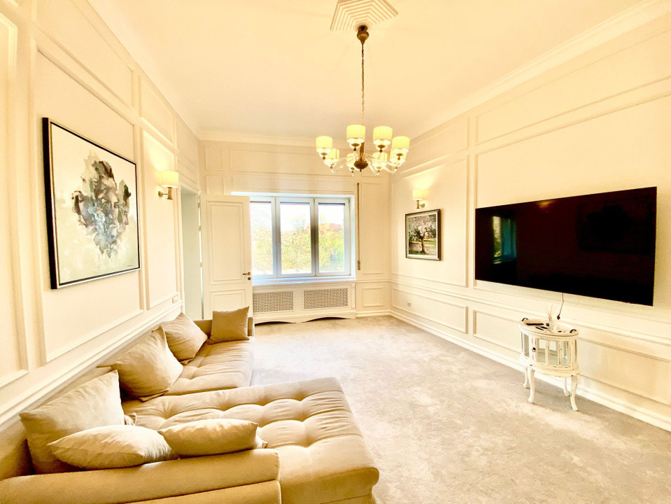 Apartament 2 camere ultracentral, mobilat, utilat, cu vedere spre malul Crișului