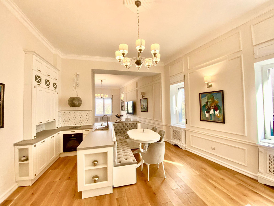 Apartament 2 camere ultracentral, mobilat, utilat, cu vedere spre malul Crișului