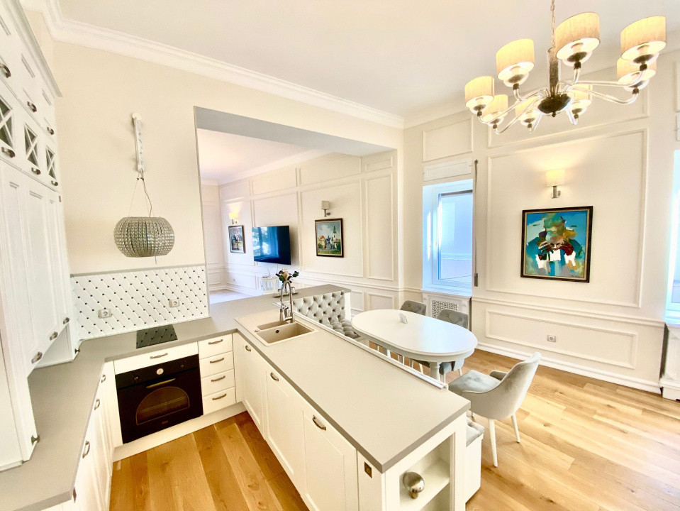 Apartament 2 camere ultracentral, mobilat, utilat, cu vedere spre malul Crișului