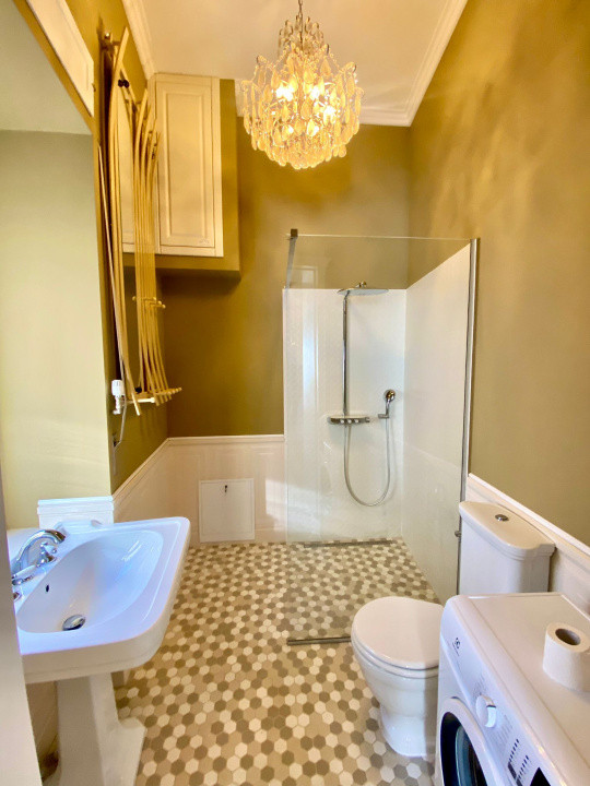 Apartament 2 camere ultracentral, mobilat, utilat, cu vedere spre malul Crișului