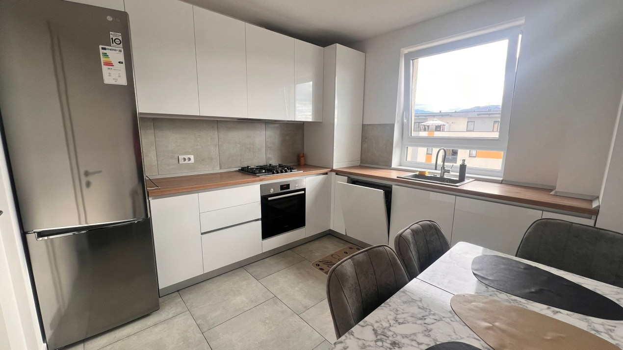 Apartament 3 camere decomandat | Parcare | Tractorul |