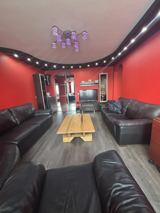 Apartament 4 camere de vanzare , zona Meda