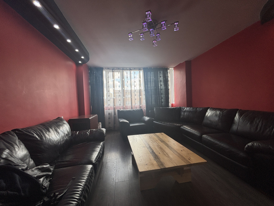 Apartament 4 camere de vanzare , zona Meda