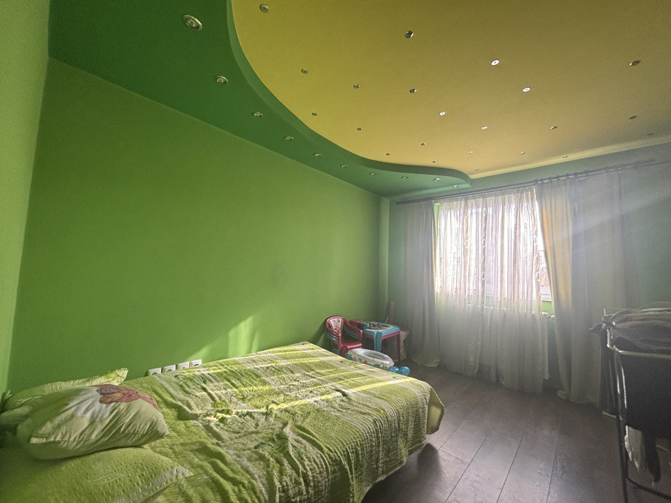 Apartament 4 camere de vanzare , zona Meda