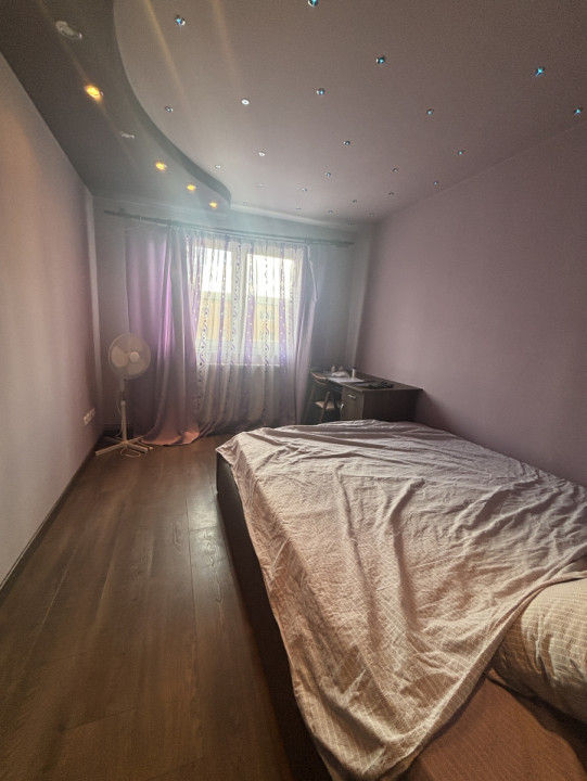 Apartament 4 camere de vanzare , zona Meda