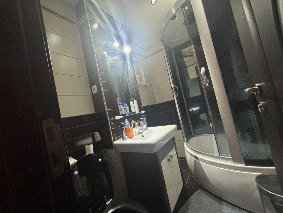 Apartament 4 camere de vanzare , zona Meda