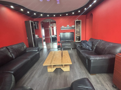 Apartament 4 camere de vanzare , zona Meda