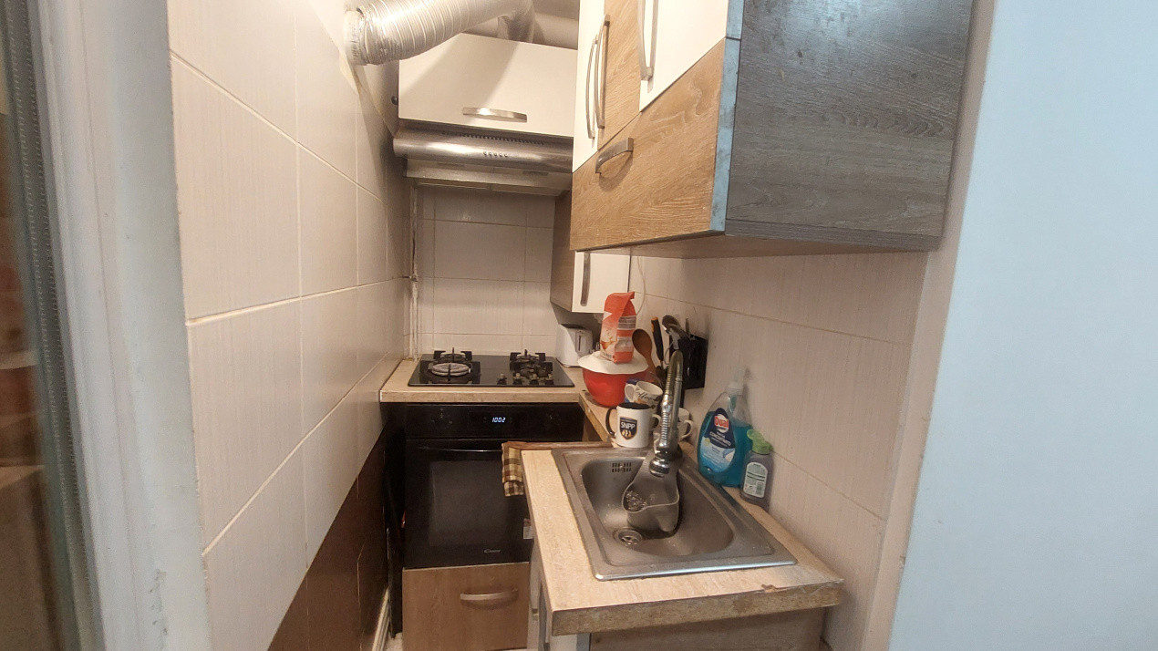Apartament doua camere decomandat, etajul 1, Rovine zona Posta