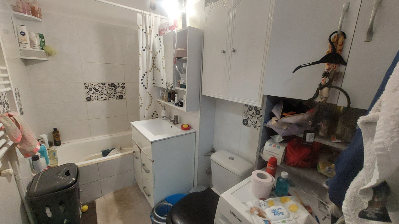 Apartament doua camere decomandat, etajul 1, Rovine zona Posta
