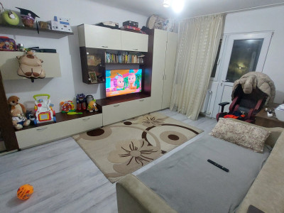 Apartament doua camere decomandat, etajul 1, Rovine zona Posta