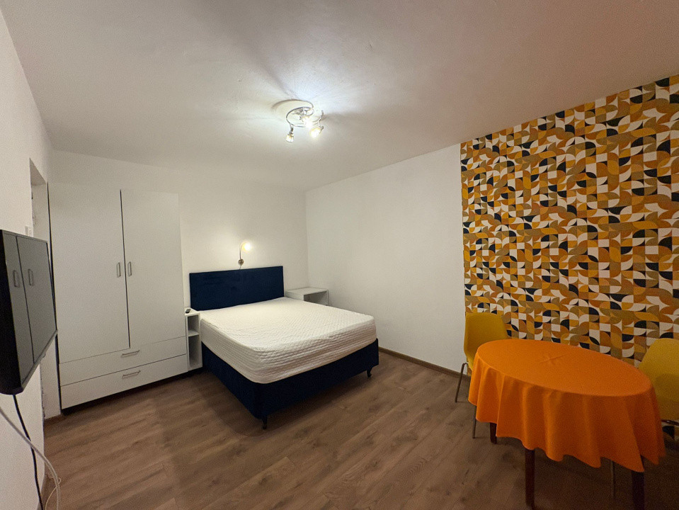 Garsoniera, 30 mp, semidecomandata, Cartier 1 Mai, Zona Spital Nr. 1