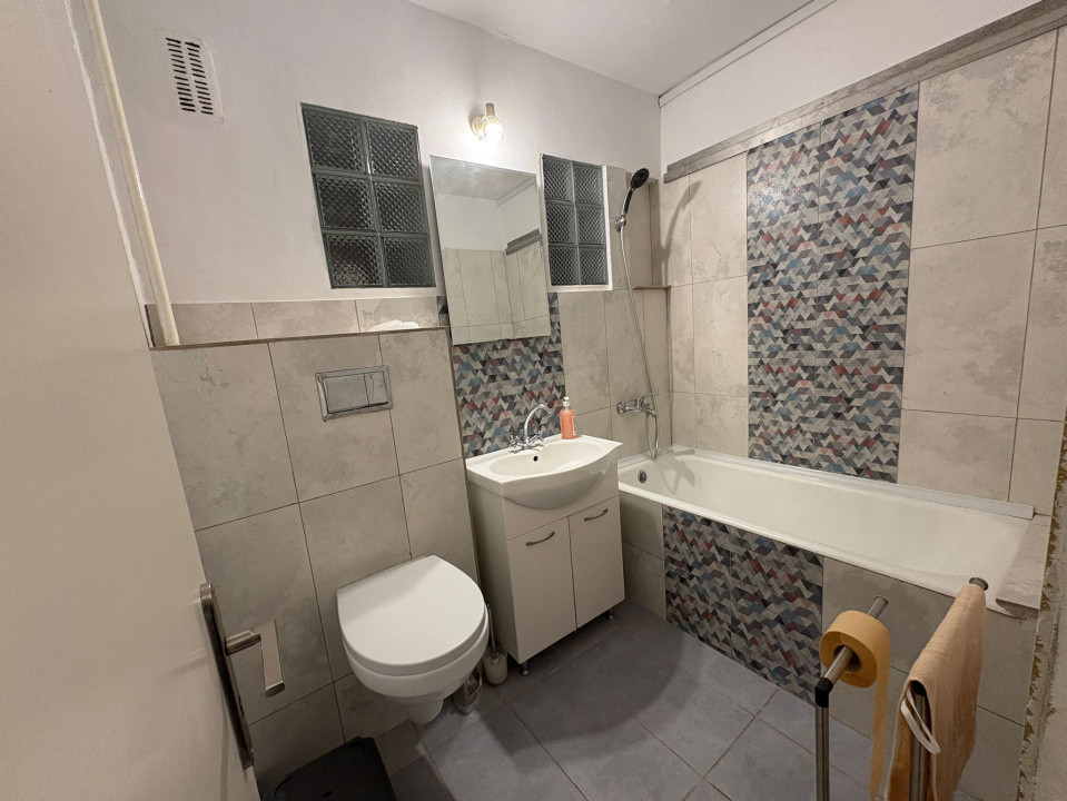 Garsoniera, 30 mp, semidecomandata, Cartier 1 Mai, Zona Spital Nr. 1