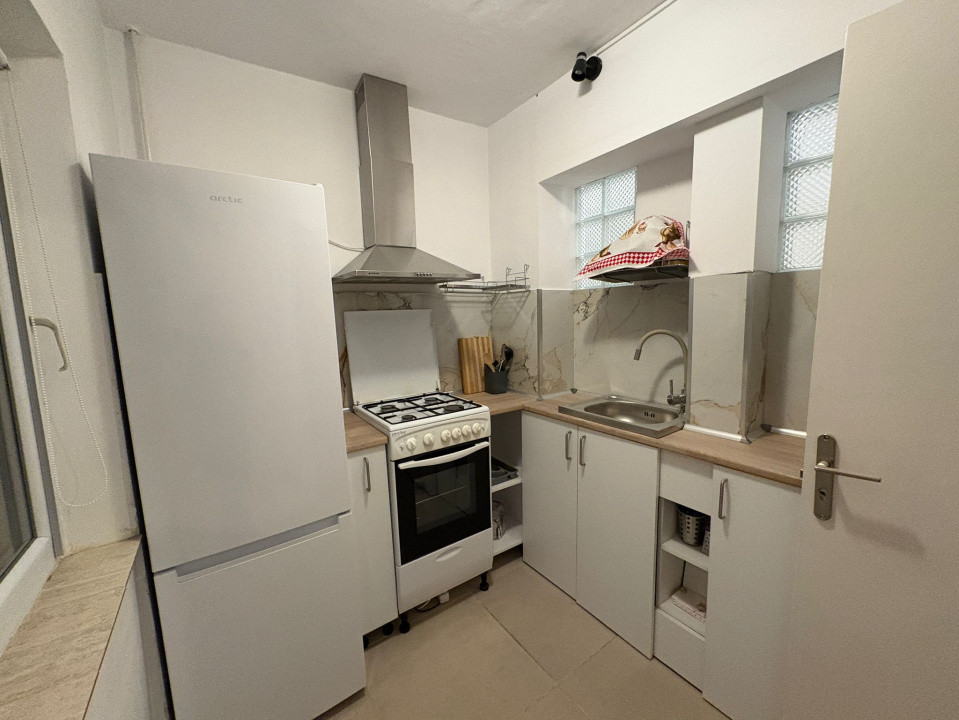 Garsoniera, 30 mp, semidecomandata, Cartier 1 Mai, Zona Spital Nr. 1