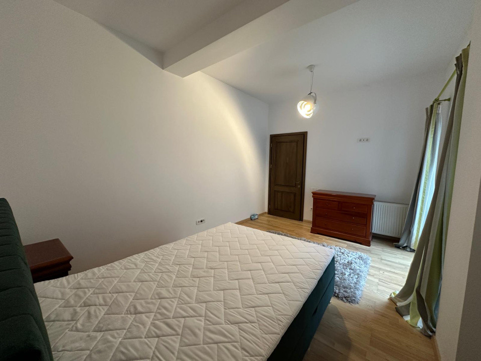 Apartament 3 camere, 90 mp, cartier centru, zona Biserica Sfintii Apostoli