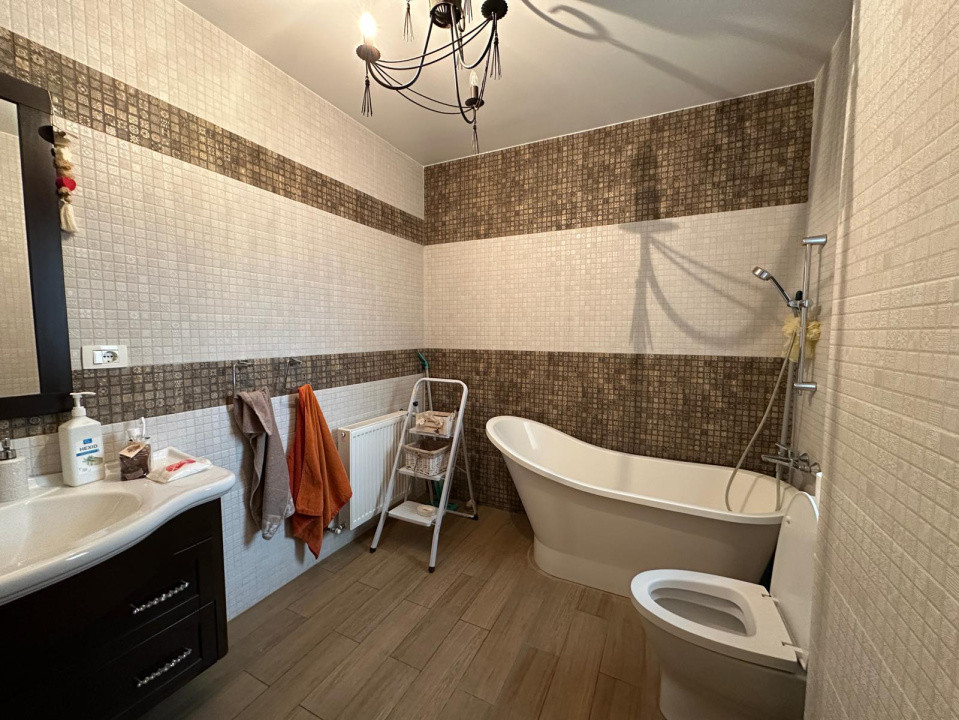 Apartament 3 camere, 90 mp, cartier centru, zona Biserica Sfintii Apostoli