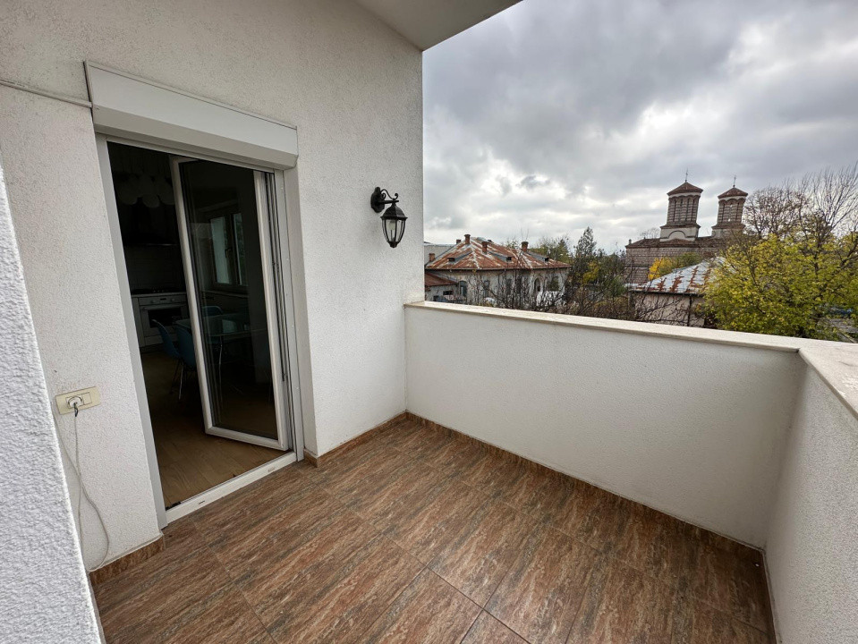 Apartament 3 camere, 90 mp, cartier centru, zona Biserica Sfintii Apostoli