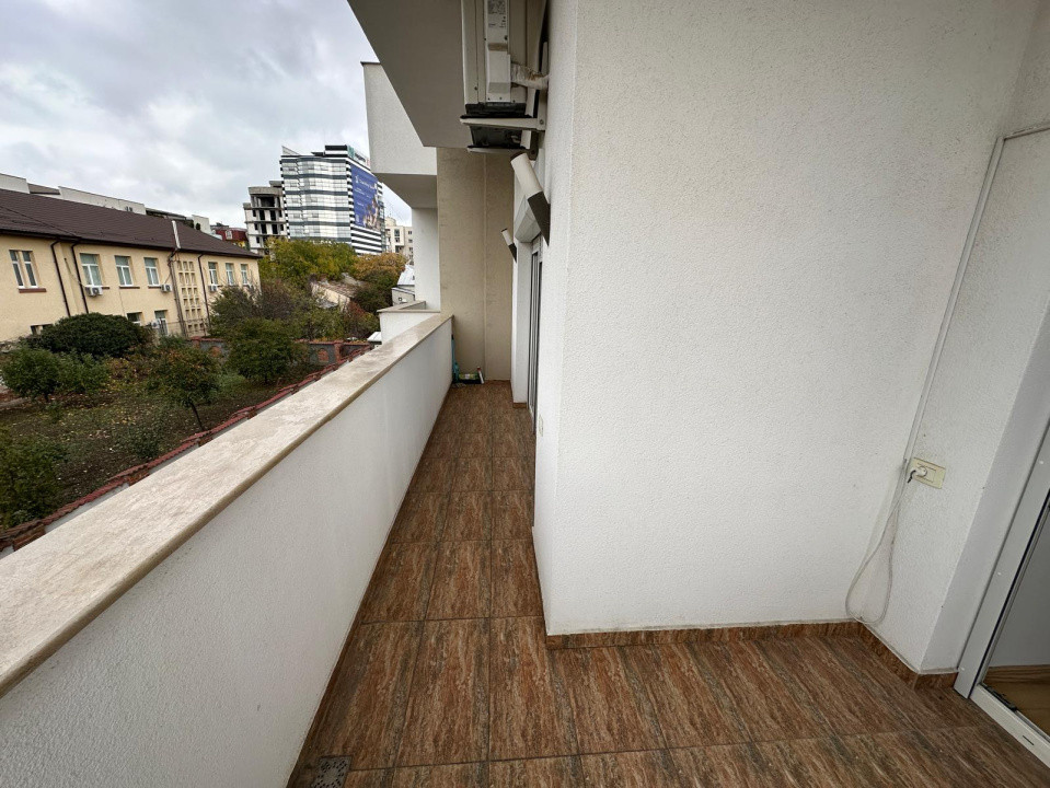 Apartament 3 camere, 90 mp, cartier centru, zona Biserica Sfintii Apostoli
