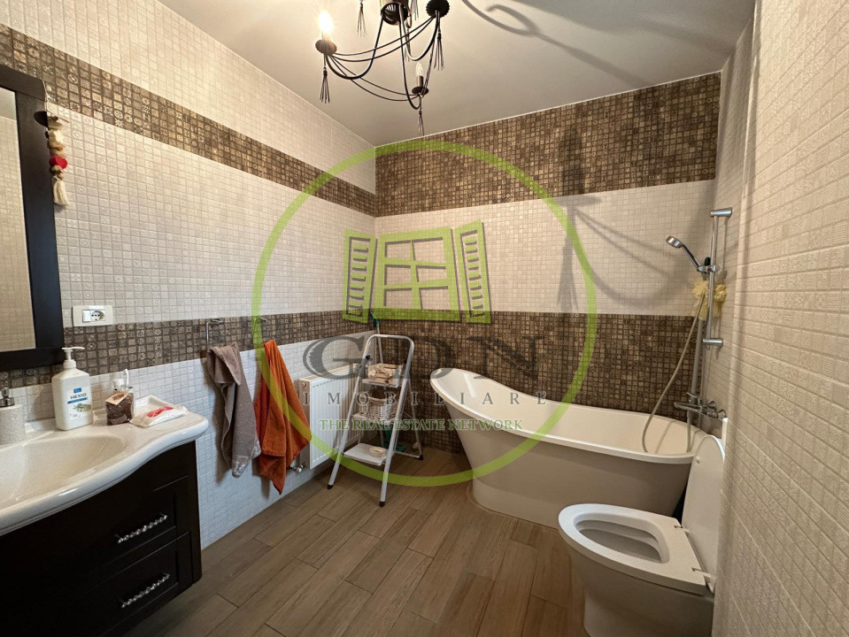 Apartament 3 camere, 90 mp, cartier centru, zona Biserica Sfintii Apostoli