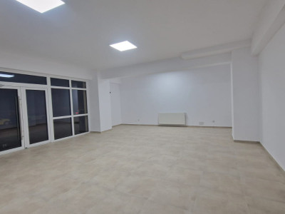 Spatiu comercial, 91mp, Rovine, zona Garii