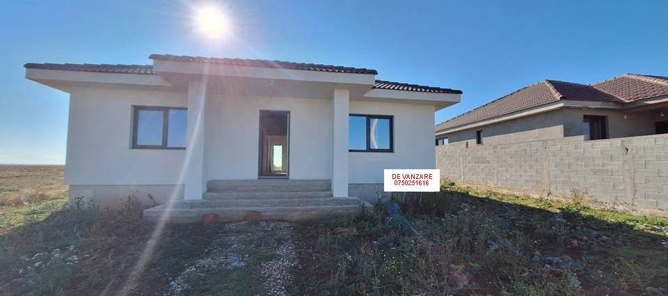 Casă individuală de vânzare, semifinisată, Sântandrei