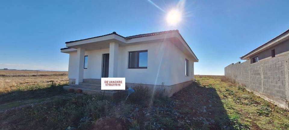 Casă individuală de vânzare, semifinisată, Sântandrei