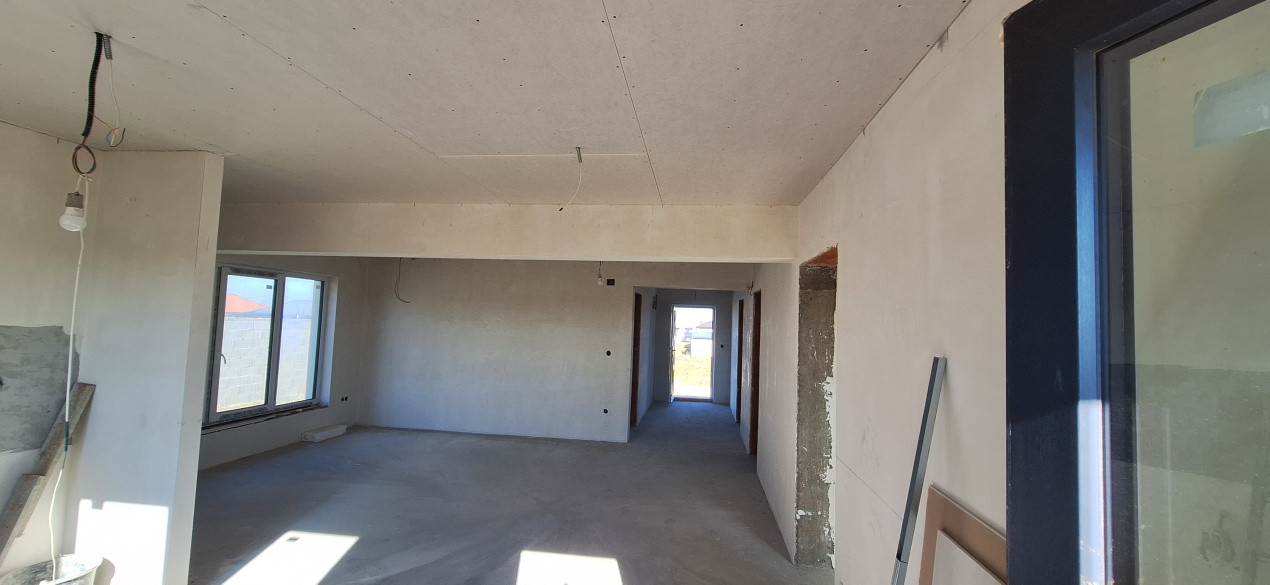 Casă individuală de vânzare, semifinisată, Sântandrei