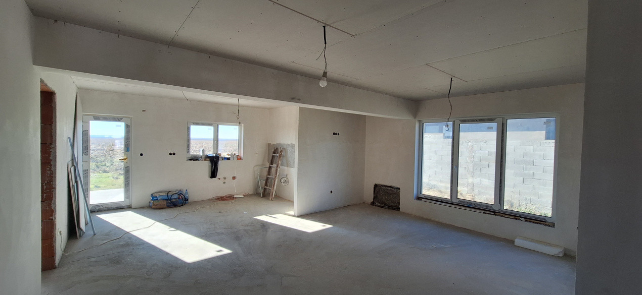 Casă individuală de vânzare, semifinisată, Sântandrei