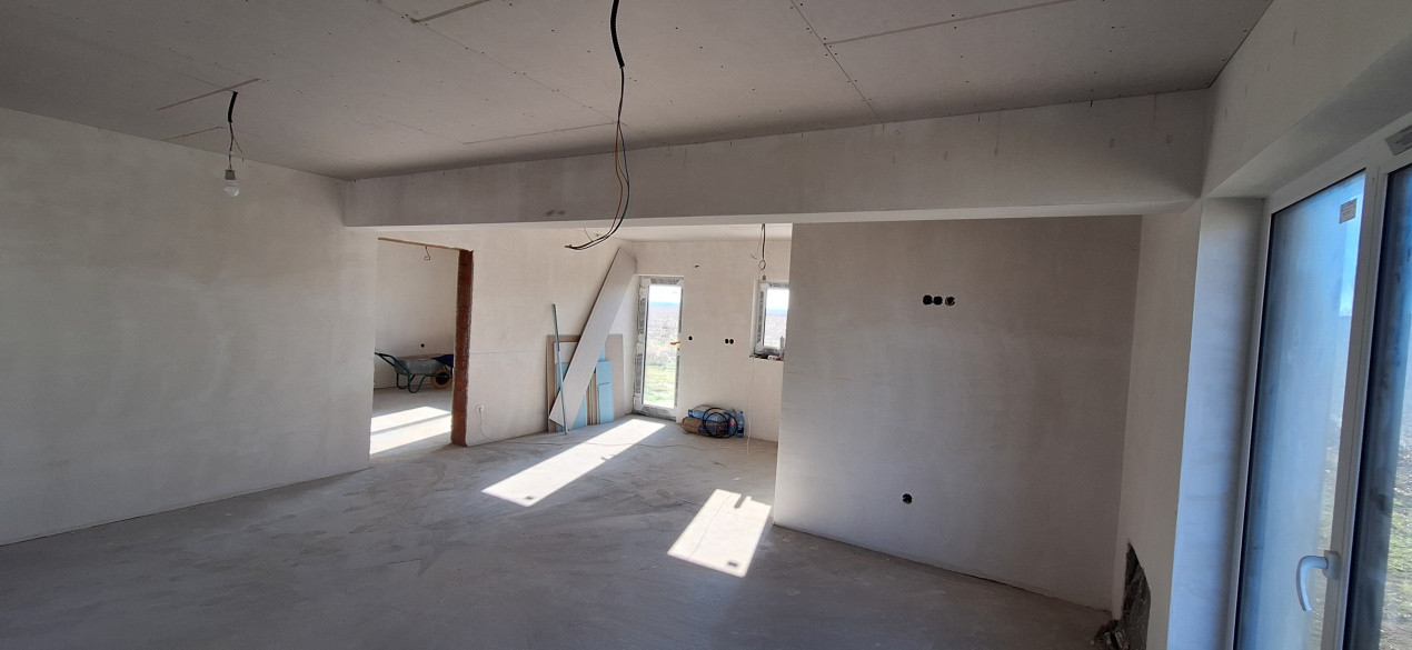 Casă individuală de vânzare, semifinisată, Sântandrei