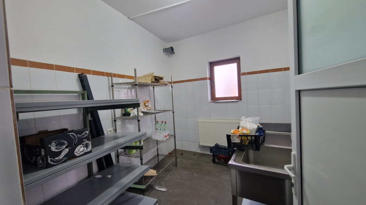 Spatiu comercial. 500mp, Sarari