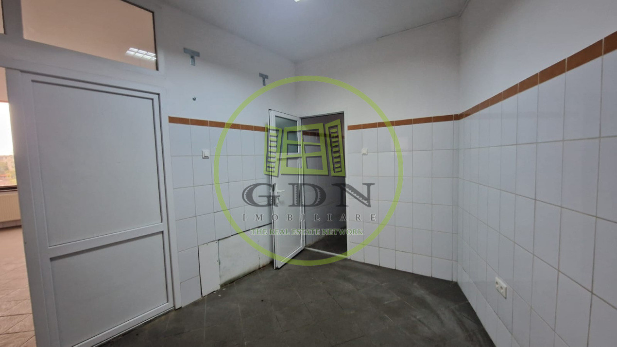 Spatiu comercial. 500mp, Sarari