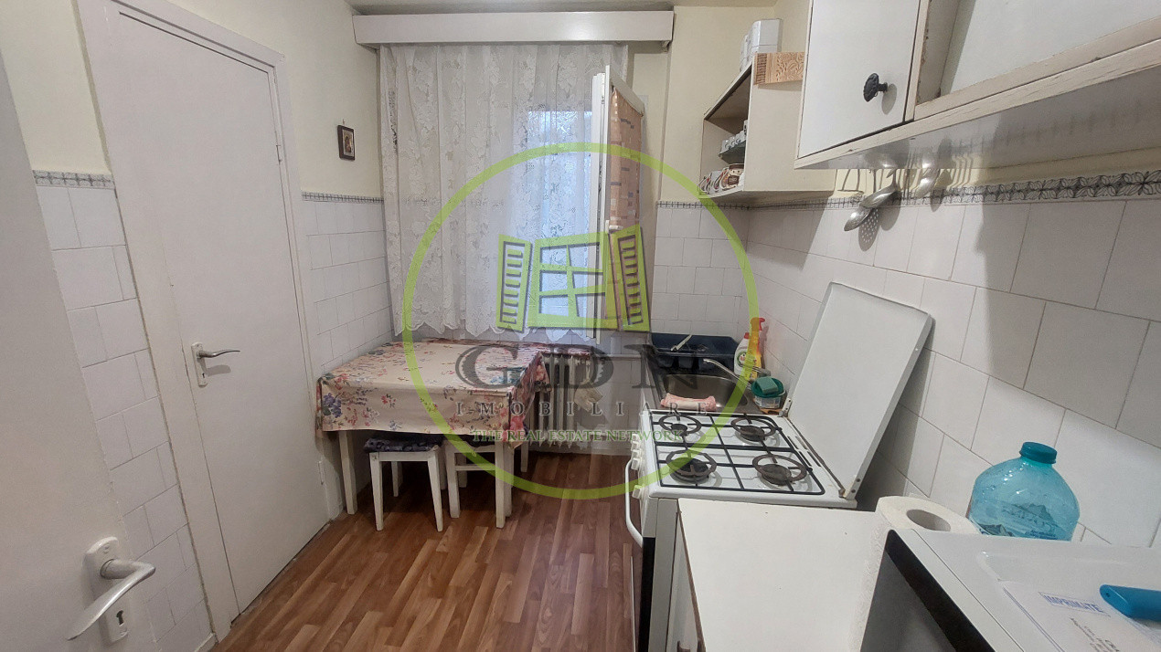 Apartament trei camere semidecomandat, etajul 3, Brazda zona Simplon