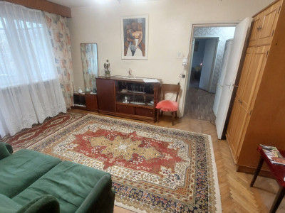 Apartament trei camere semidecomandat, etajul 3, Brazda zona Simplon