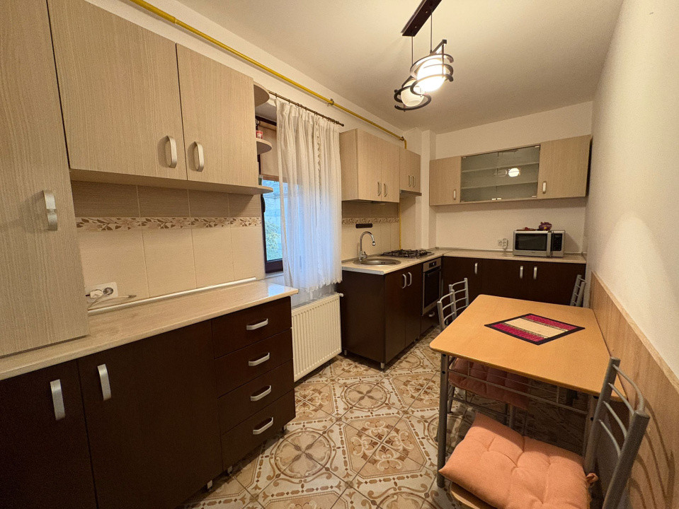 Apartament 2 camere, decomandat, 58 mp, cartier Cornitoiu, Zona Profi
